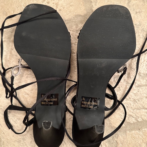 NWOT LE CHATEAU Sexy/Strappy Heels - Picture 2 of 3